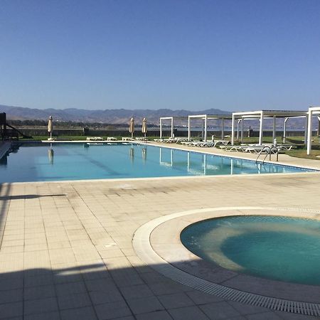 Aphrodite Beachfront Apartment Ghaziveran Eksteriør billede