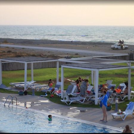 Aphrodite Beachfront Apartment Ghaziveran Eksteriør billede