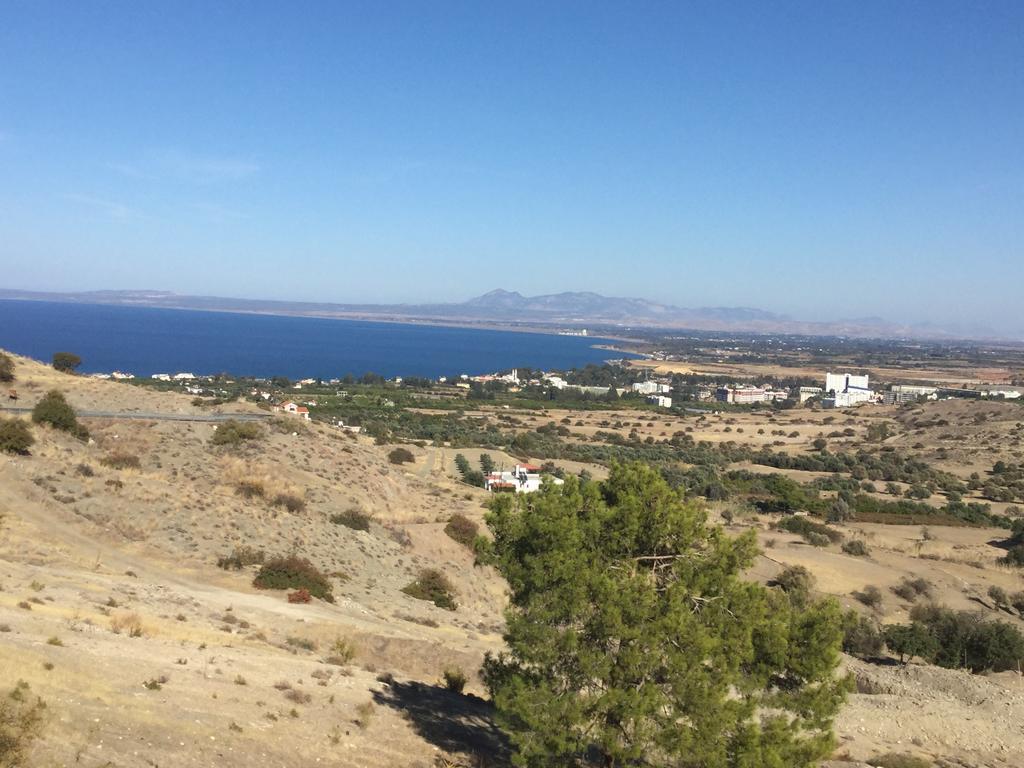 Aphrodite Beachfront Apartment Ghaziveran Eksteriør billede