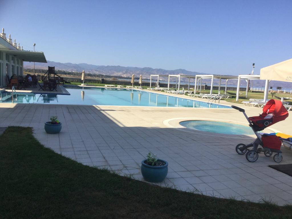 Aphrodite Beachfront Apartment Ghaziveran Eksteriør billede
