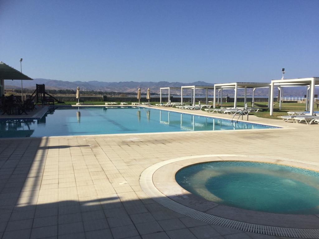 Aphrodite Beachfront Apartment Ghaziveran Eksteriør billede