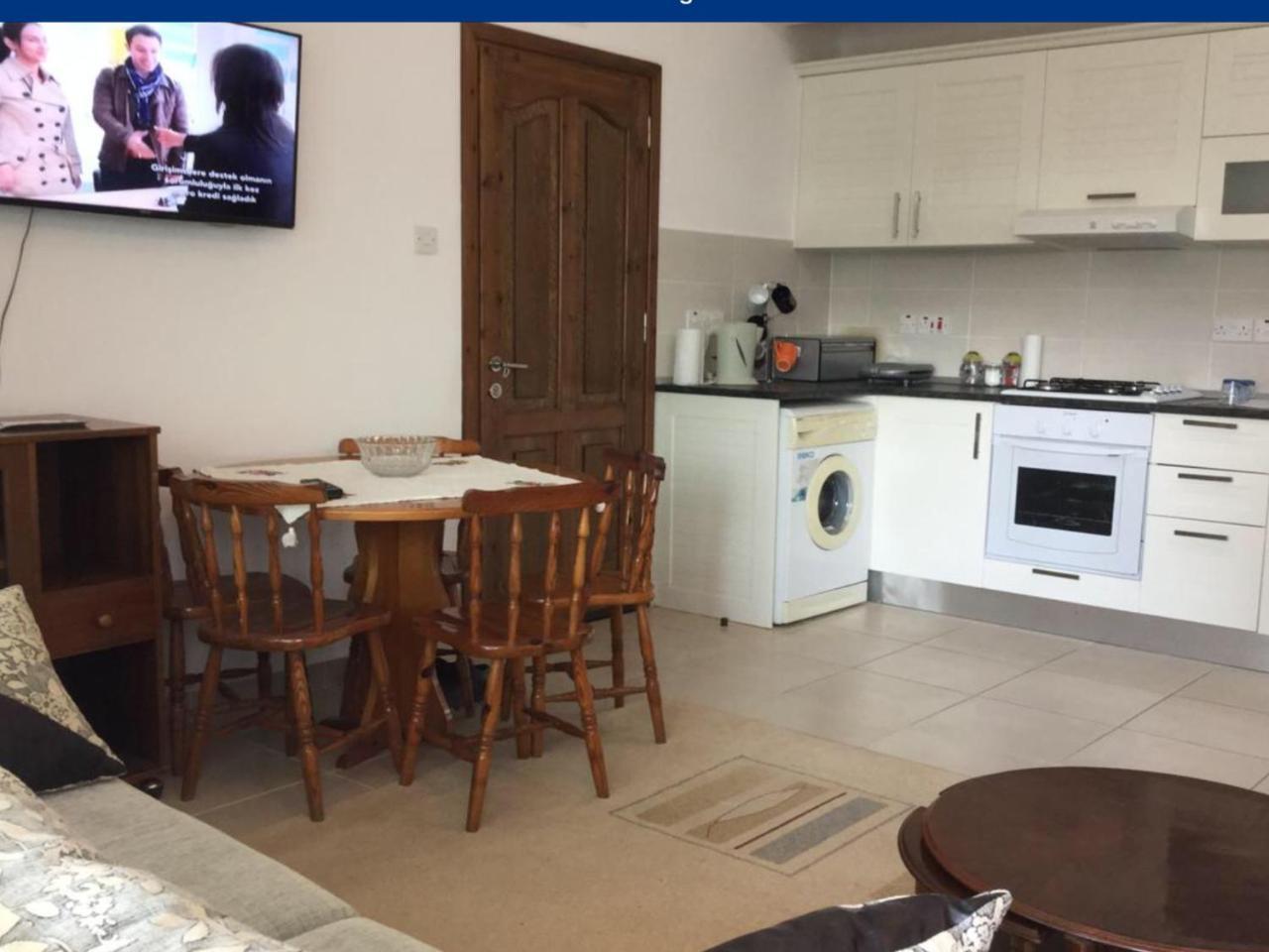 Aphrodite Beachfront Apartment Ghaziveran Eksteriør billede