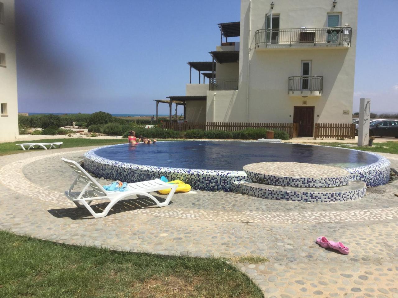 Aphrodite Beachfront Apartment Ghaziveran Eksteriør billede